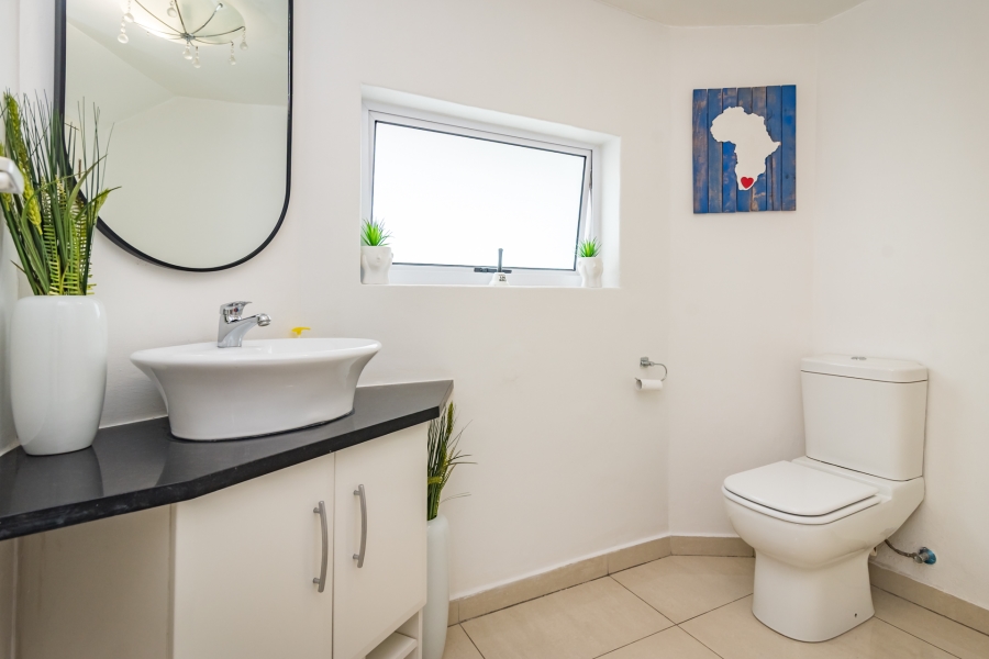 5 Bedroom Property for Sale in Magaliessig Gauteng