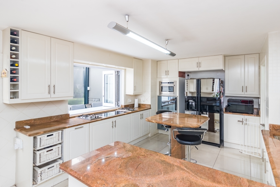 5 Bedroom Property for Sale in Magaliessig Gauteng