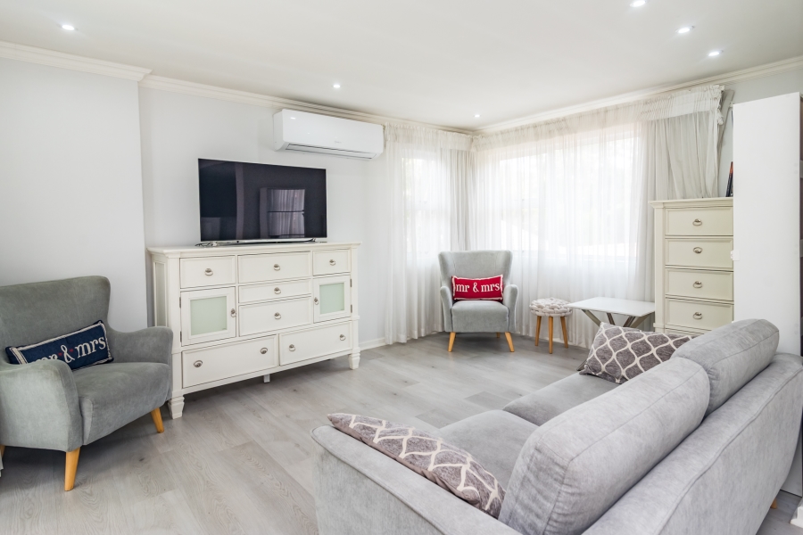 5 Bedroom Property for Sale in Magaliessig Gauteng