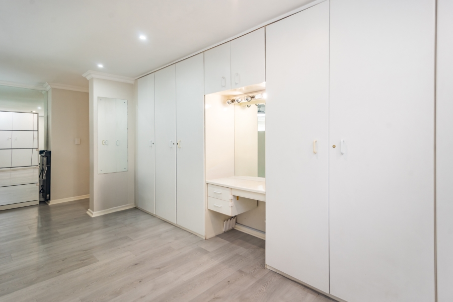 5 Bedroom Property for Sale in Magaliessig Gauteng