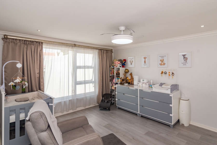 5 Bedroom Property for Sale in Magaliessig Gauteng