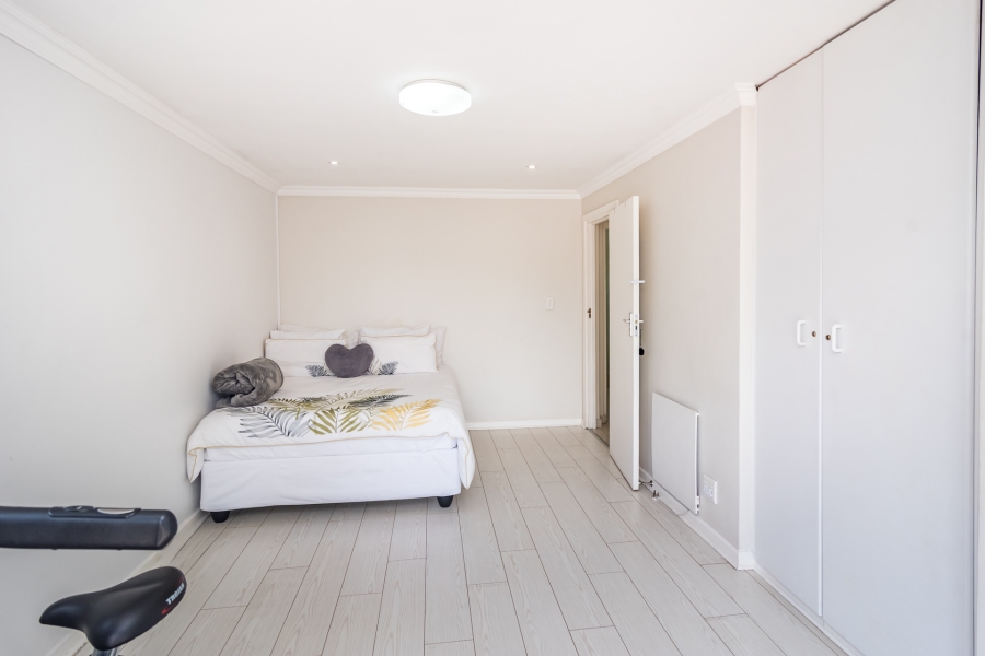 5 Bedroom Property for Sale in Magaliessig Gauteng