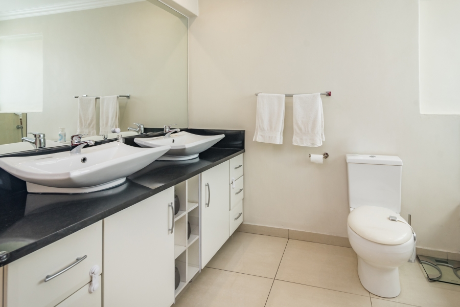 5 Bedroom Property for Sale in Magaliessig Gauteng