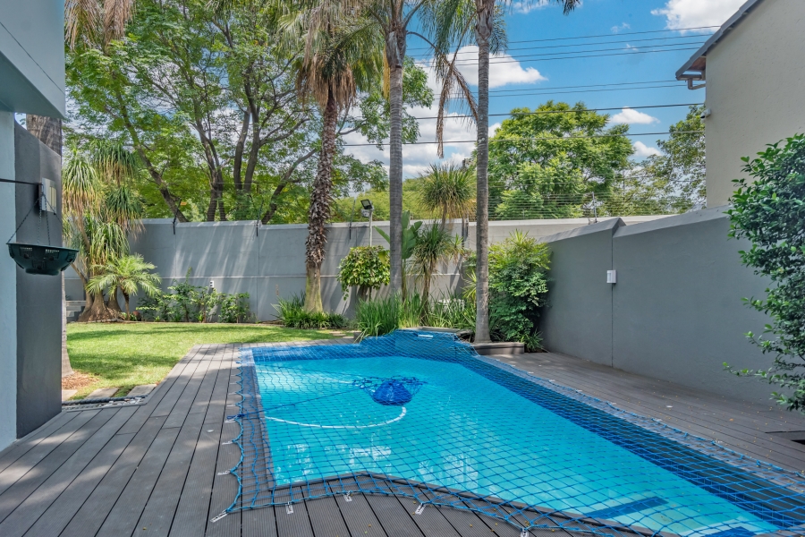 5 Bedroom Property for Sale in Magaliessig Gauteng