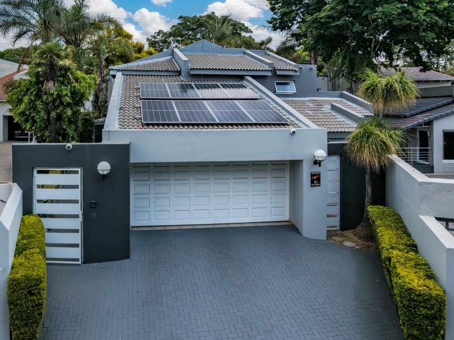 5 Bedroom Property for Sale in Magaliessig Gauteng