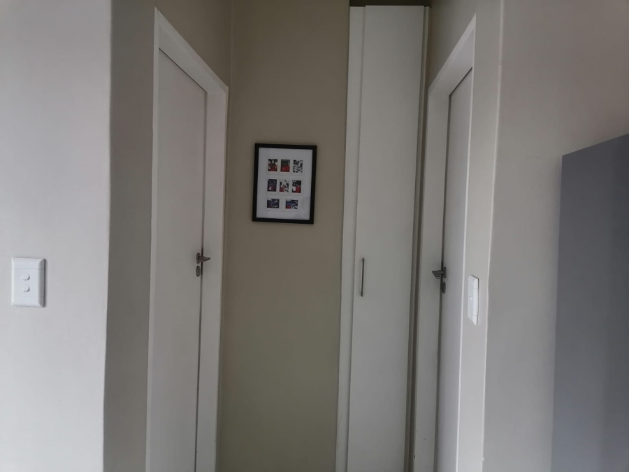 1 Bedroom Property for Sale in Grand Central Gauteng