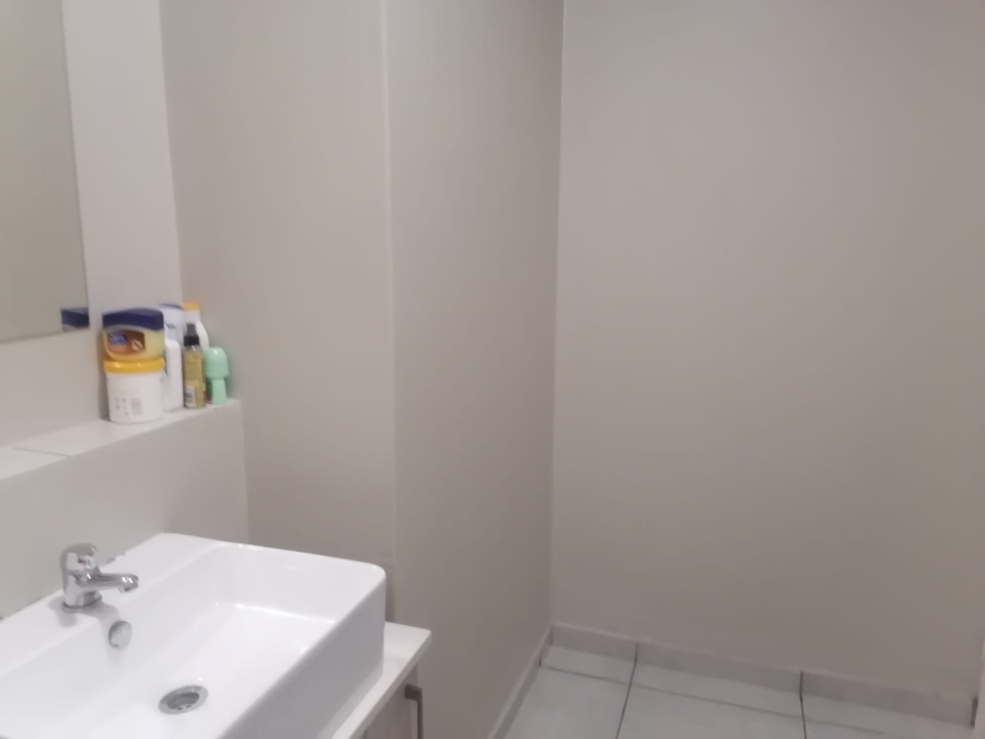 1 Bedroom Property for Sale in Grand Central Gauteng