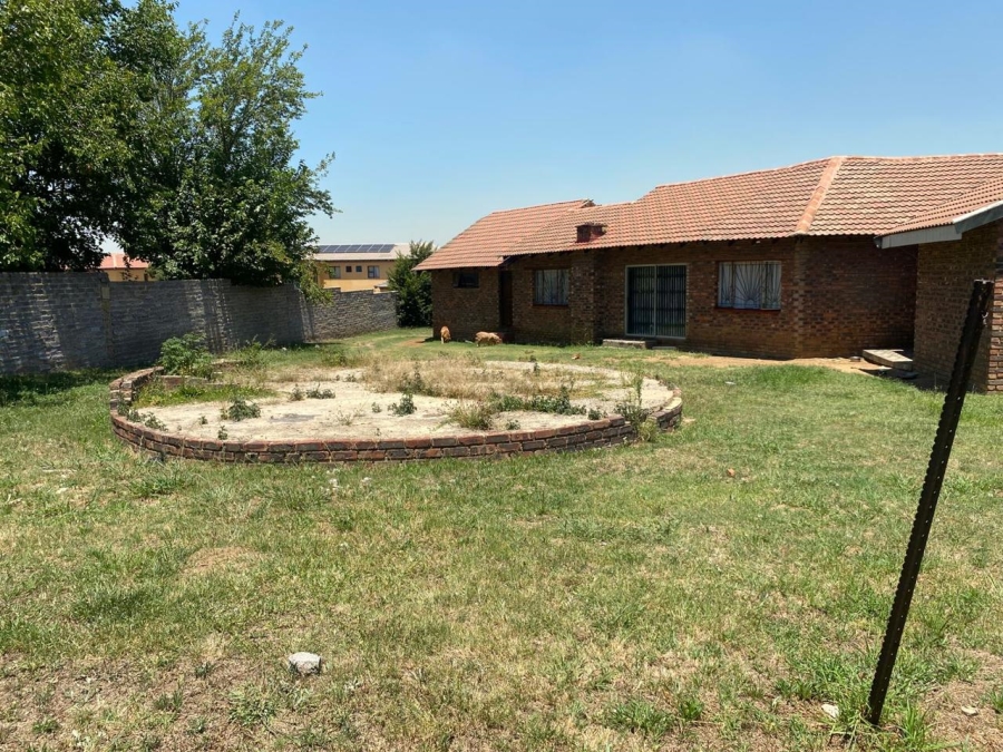 8 Bedroom Property for Sale in Bedworth Park Gauteng