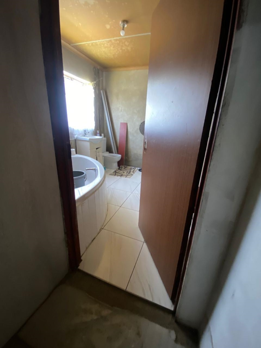 8 Bedroom Property for Sale in Bedworth Park Gauteng