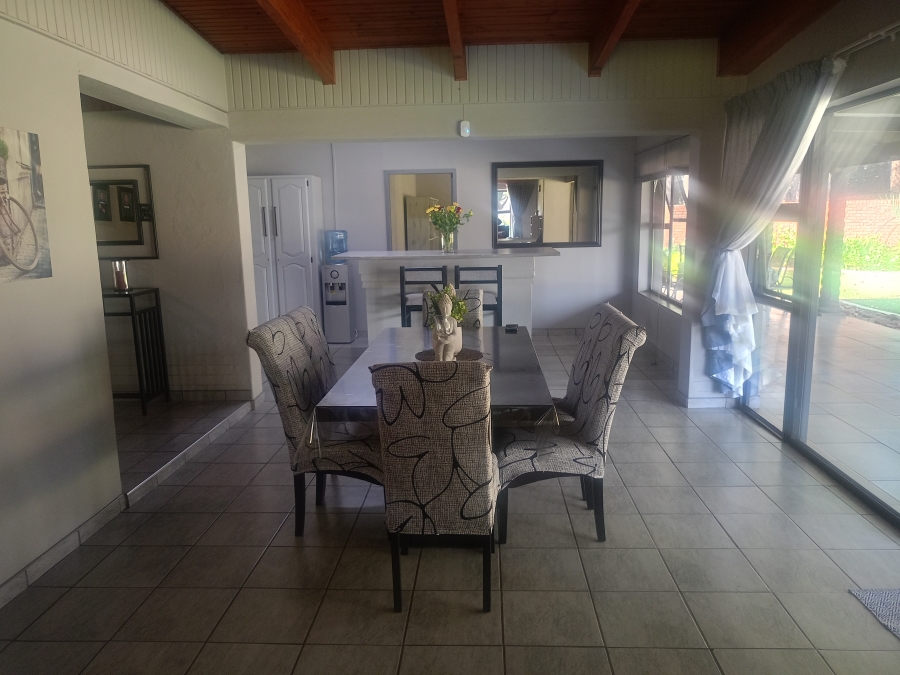 5 Bedroom Property for Sale in Unitas Park Gauteng