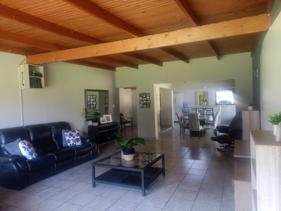 5 Bedroom Property for Sale in Unitas Park Gauteng