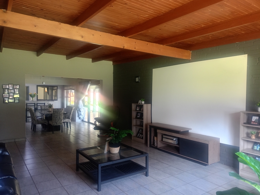 5 Bedroom Property for Sale in Unitas Park Gauteng