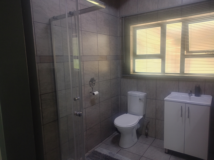 5 Bedroom Property for Sale in Unitas Park Gauteng