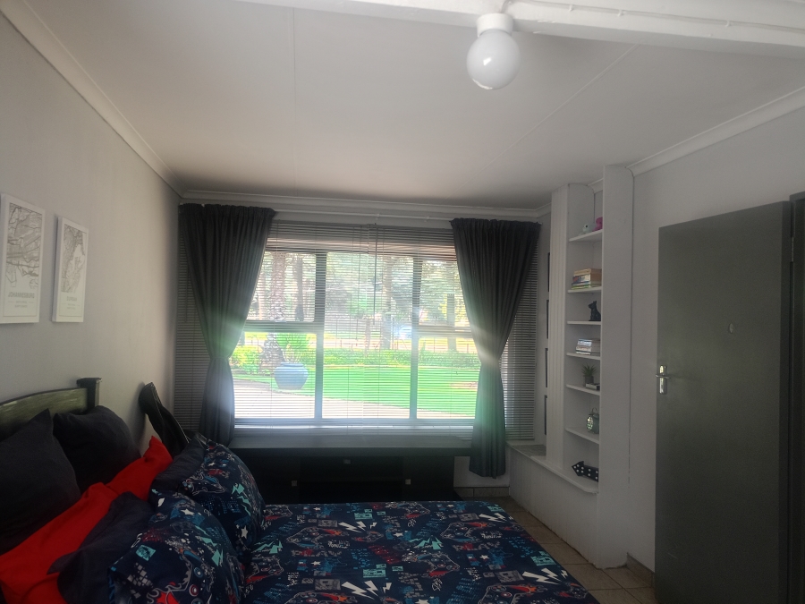 5 Bedroom Property for Sale in Unitas Park Gauteng