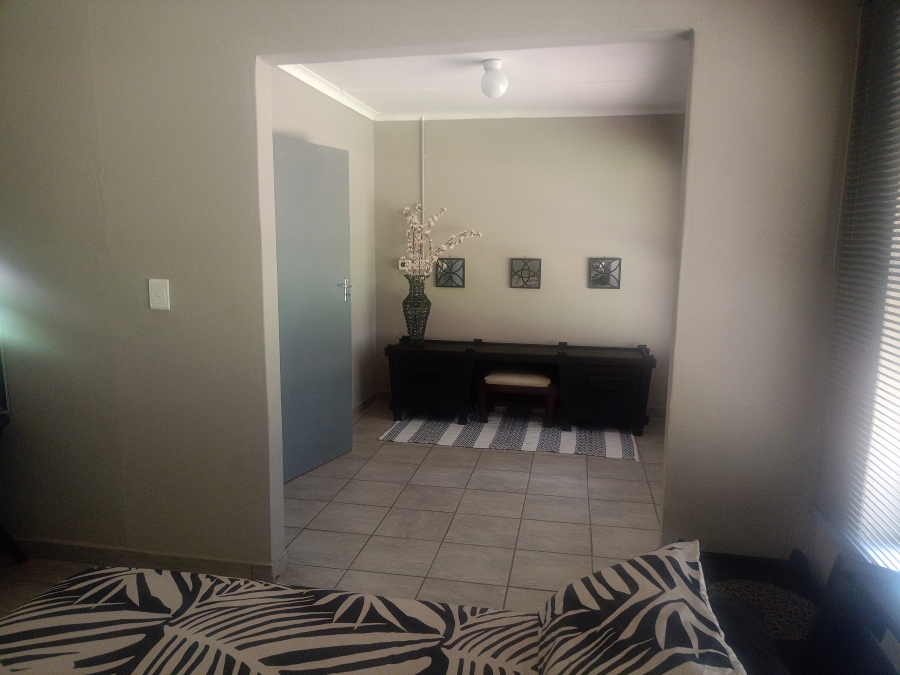 5 Bedroom Property for Sale in Unitas Park Gauteng
