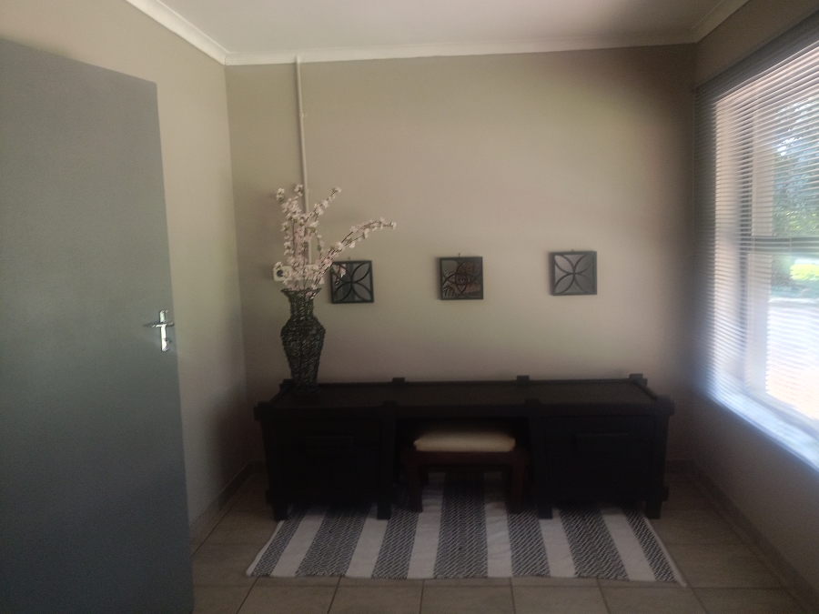 5 Bedroom Property for Sale in Unitas Park Gauteng