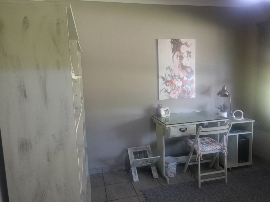 5 Bedroom Property for Sale in Unitas Park Gauteng