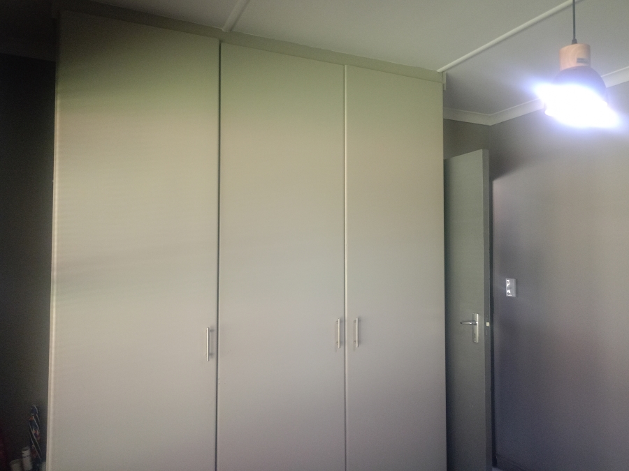 5 Bedroom Property for Sale in Unitas Park Gauteng