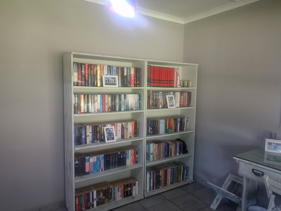 5 Bedroom Property for Sale in Unitas Park Gauteng