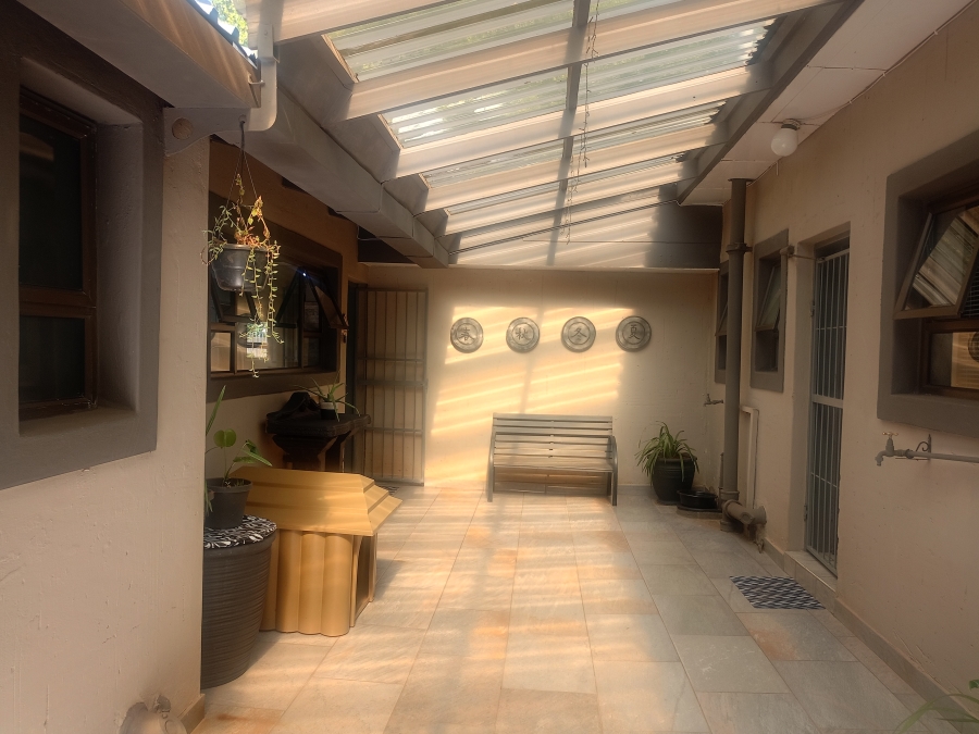 5 Bedroom Property for Sale in Unitas Park Gauteng