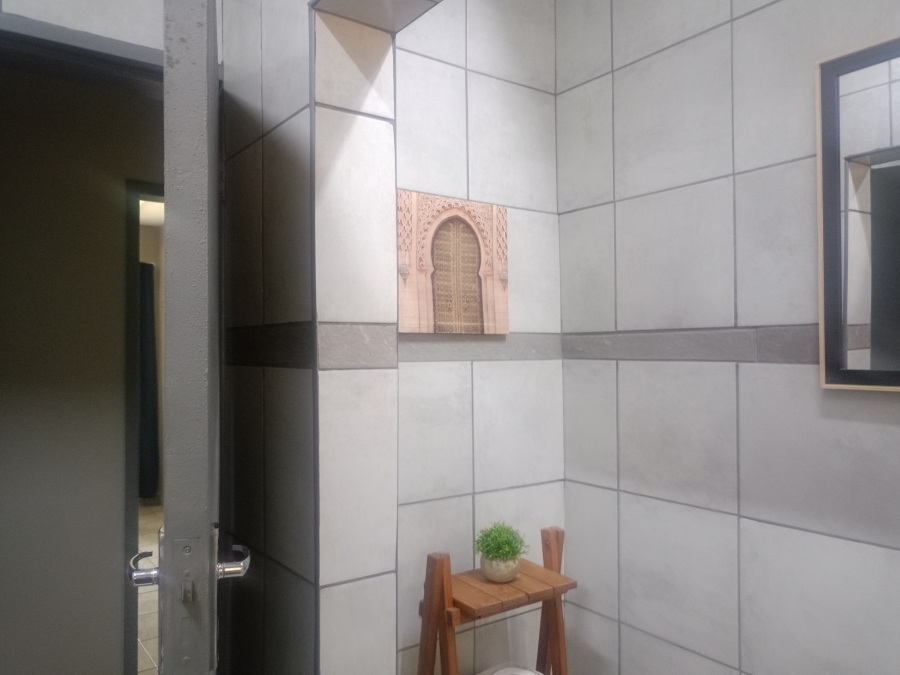 5 Bedroom Property for Sale in Unitas Park Gauteng