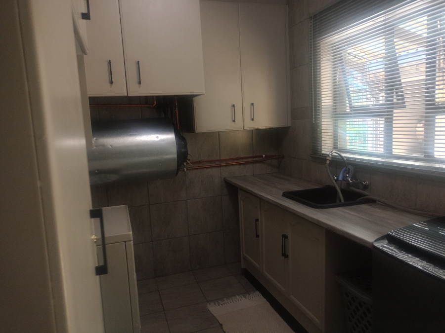 5 Bedroom Property for Sale in Unitas Park Gauteng