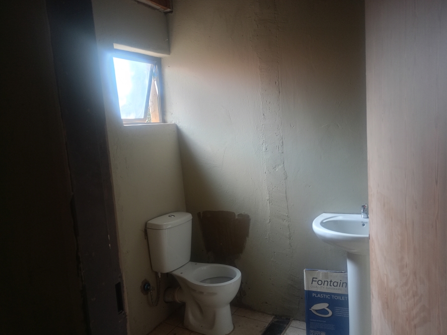 5 Bedroom Property for Sale in Unitas Park Gauteng