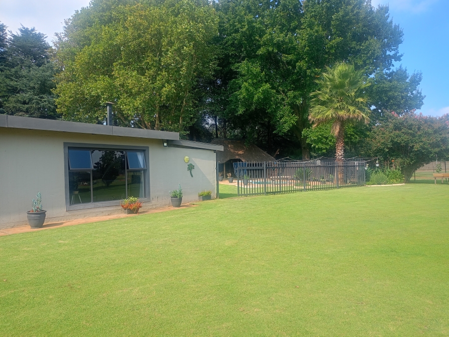 5 Bedroom Property for Sale in Unitas Park Gauteng