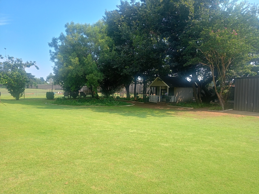 5 Bedroom Property for Sale in Unitas Park Gauteng