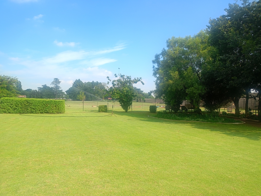 5 Bedroom Property for Sale in Unitas Park Gauteng