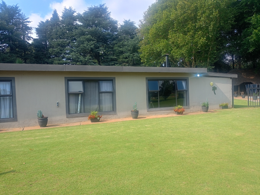 5 Bedroom Property for Sale in Unitas Park Gauteng