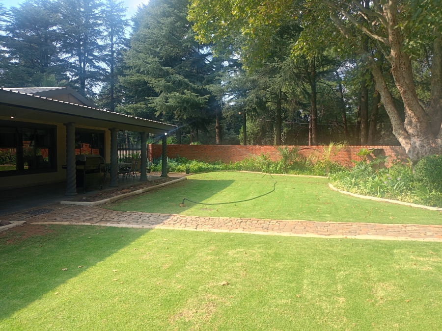 5 Bedroom Property for Sale in Unitas Park Gauteng