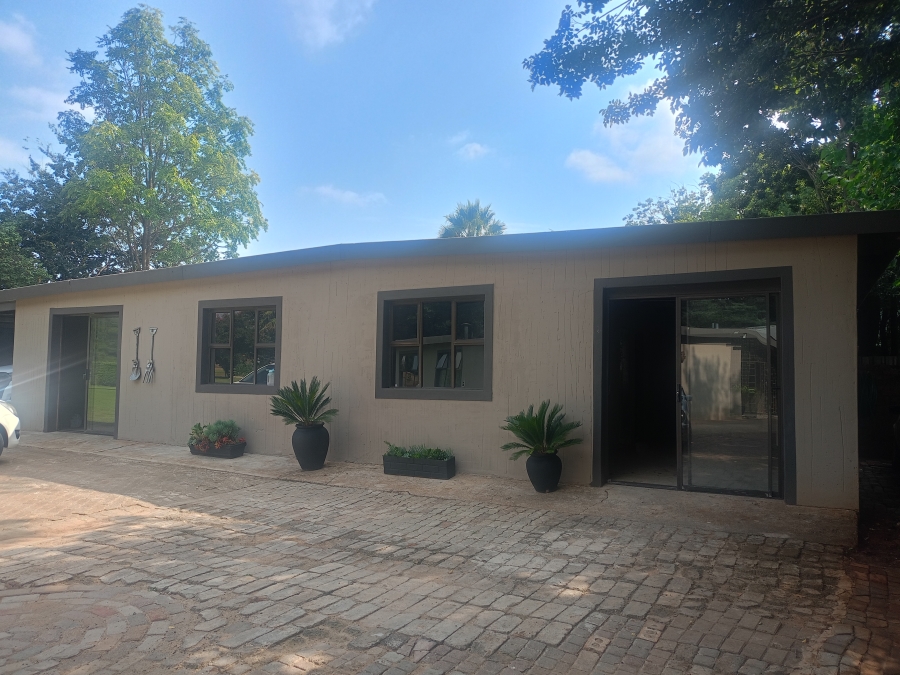 5 Bedroom Property for Sale in Unitas Park Gauteng