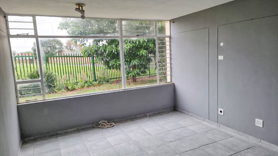 1 Bedroom Property for Sale in Bonaero Park Gauteng