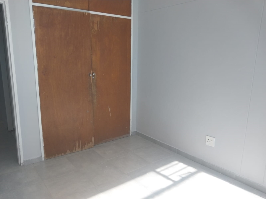 1 Bedroom Property for Sale in Bonaero Park Gauteng