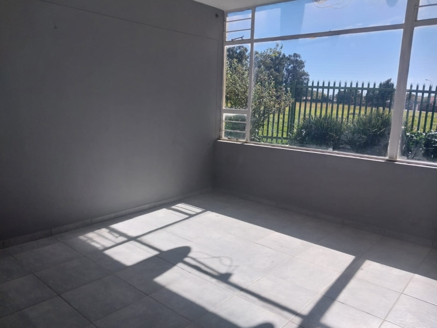 1 Bedroom Property for Sale in Bonaero Park Gauteng
