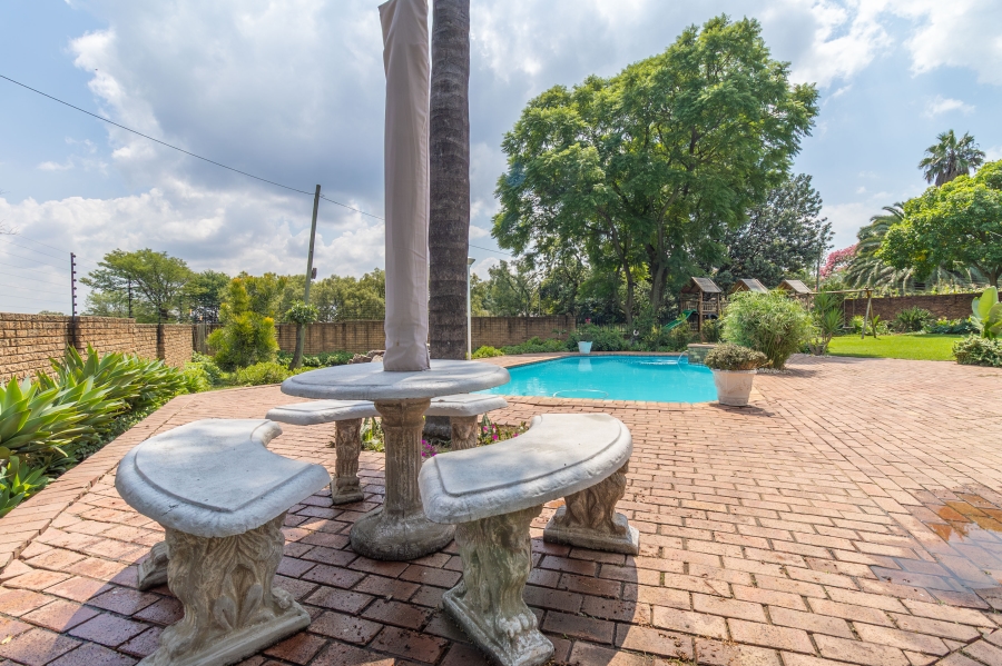 4 Bedroom Property for Sale in Sunninghill Gauteng