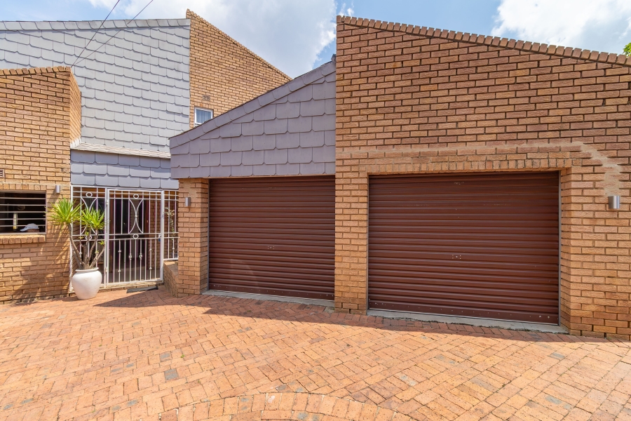 4 Bedroom Property for Sale in Sunninghill Gauteng