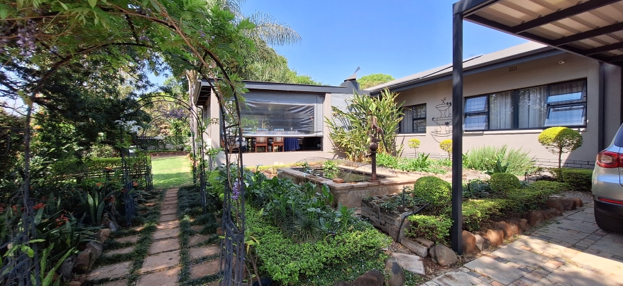 6 Bedroom Property for Sale in Meyerspark Gauteng