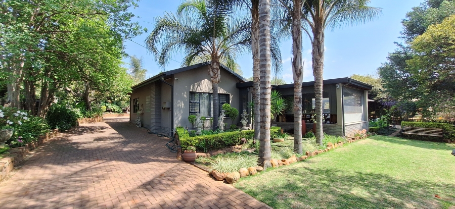 6 Bedroom Property for Sale in Meyerspark Gauteng