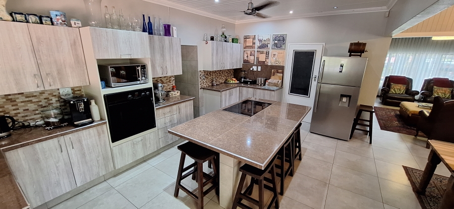 6 Bedroom Property for Sale in Meyerspark Gauteng