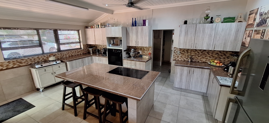 6 Bedroom Property for Sale in Meyerspark Gauteng