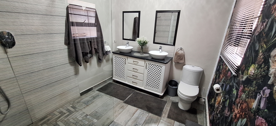 6 Bedroom Property for Sale in Meyerspark Gauteng