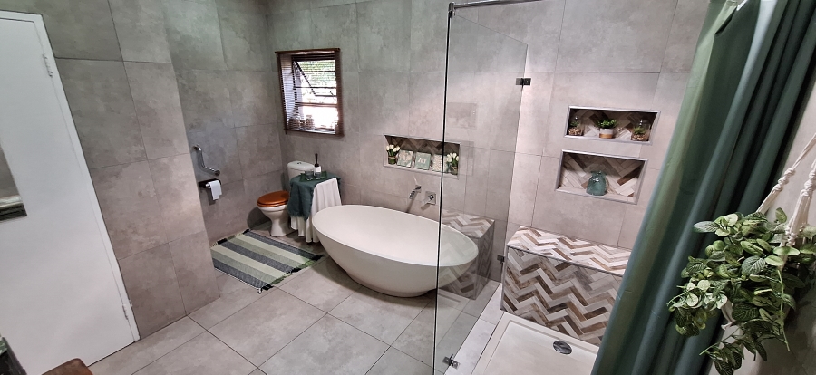 6 Bedroom Property for Sale in Meyerspark Gauteng