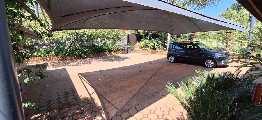 6 Bedroom Property for Sale in Meyerspark Gauteng