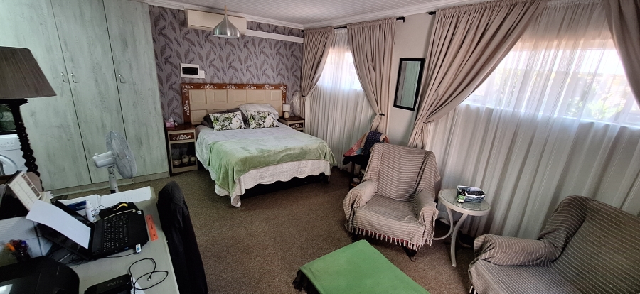 6 Bedroom Property for Sale in Meyerspark Gauteng