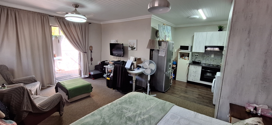 6 Bedroom Property for Sale in Meyerspark Gauteng