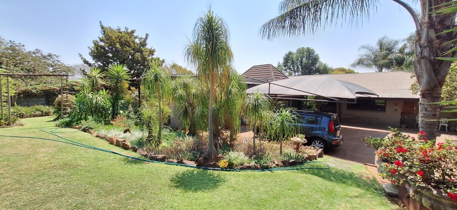 6 Bedroom Property for Sale in Meyerspark Gauteng