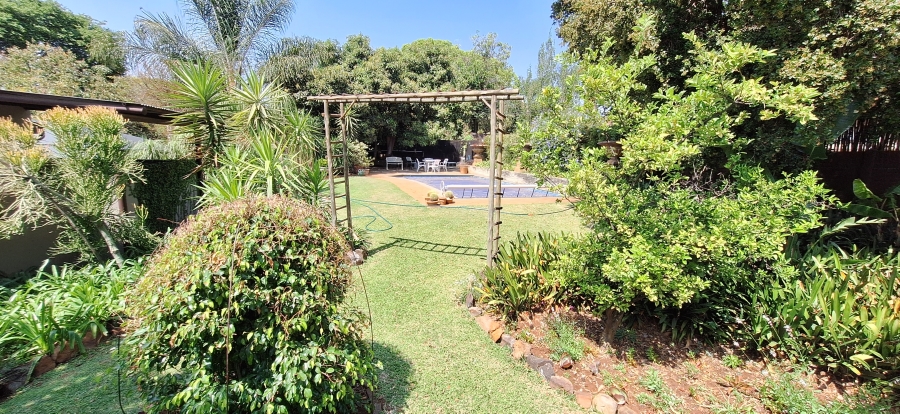 6 Bedroom Property for Sale in Meyerspark Gauteng