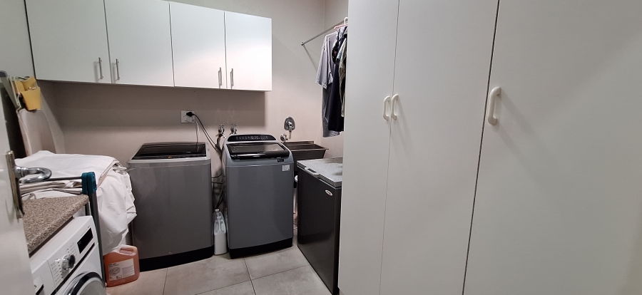 6 Bedroom Property for Sale in Meyerspark Gauteng